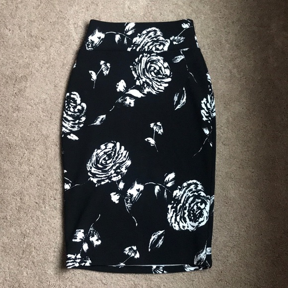 black and white rose mini skirt - Picture 1 of 2